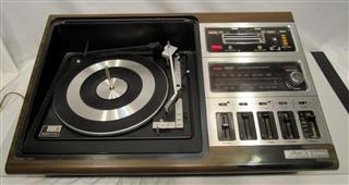 VINTAGE ZENITH ALLEGRO TURN TABLE EIGHT TRACK AM FM TUNER SOUND SYSTEM - VINTAGE